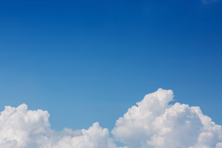 Wolken mit einem blauen Himmel