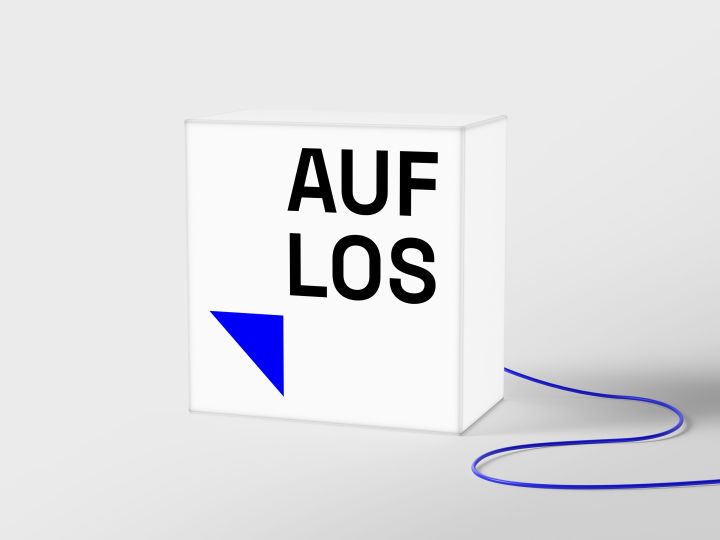 Eine Leuchtreklame mit dem Logo-Design von »AUF LOS«