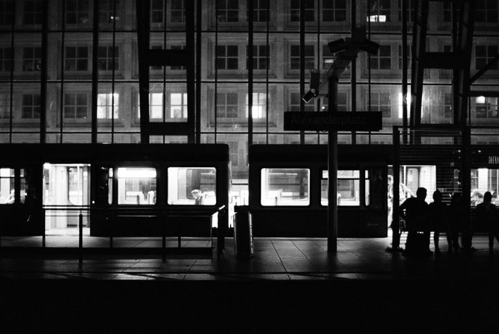 Der S-Bahnsteig des Bahnhof Alexanderplatz bei einem Blackout (2)