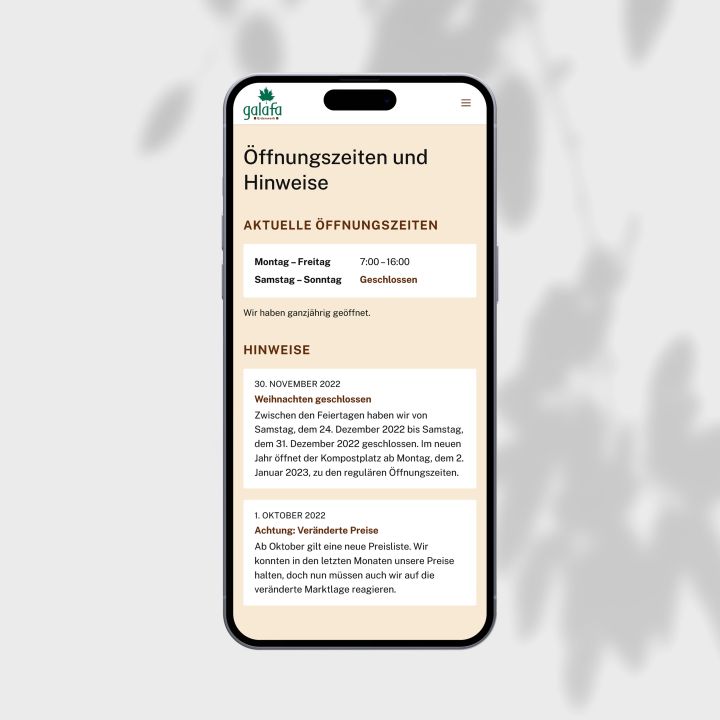 Ein Iphone mit den Öffnungszeiten und aktuellen Hinweisen auf galafa.de