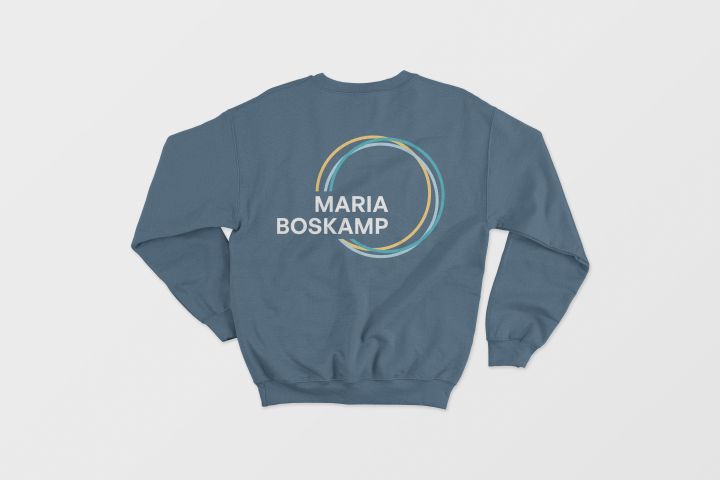 Ein Sweatshirt mit einem Logo-Design für Maria-Boskamp