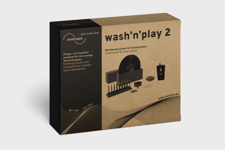 Ein zweiter Gestaltungsvorschlag für das analogis Produkt »Wash’n’Play 2«: Schwarzweiß auf Naturkarton
