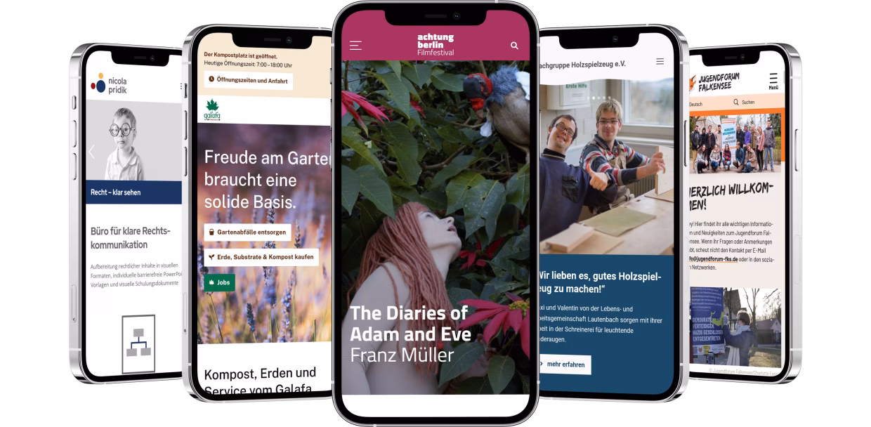 Mobile-first Webdesign Fünf Smartphones nebeneinander, die unterschiedliche Webdesigns zeigen